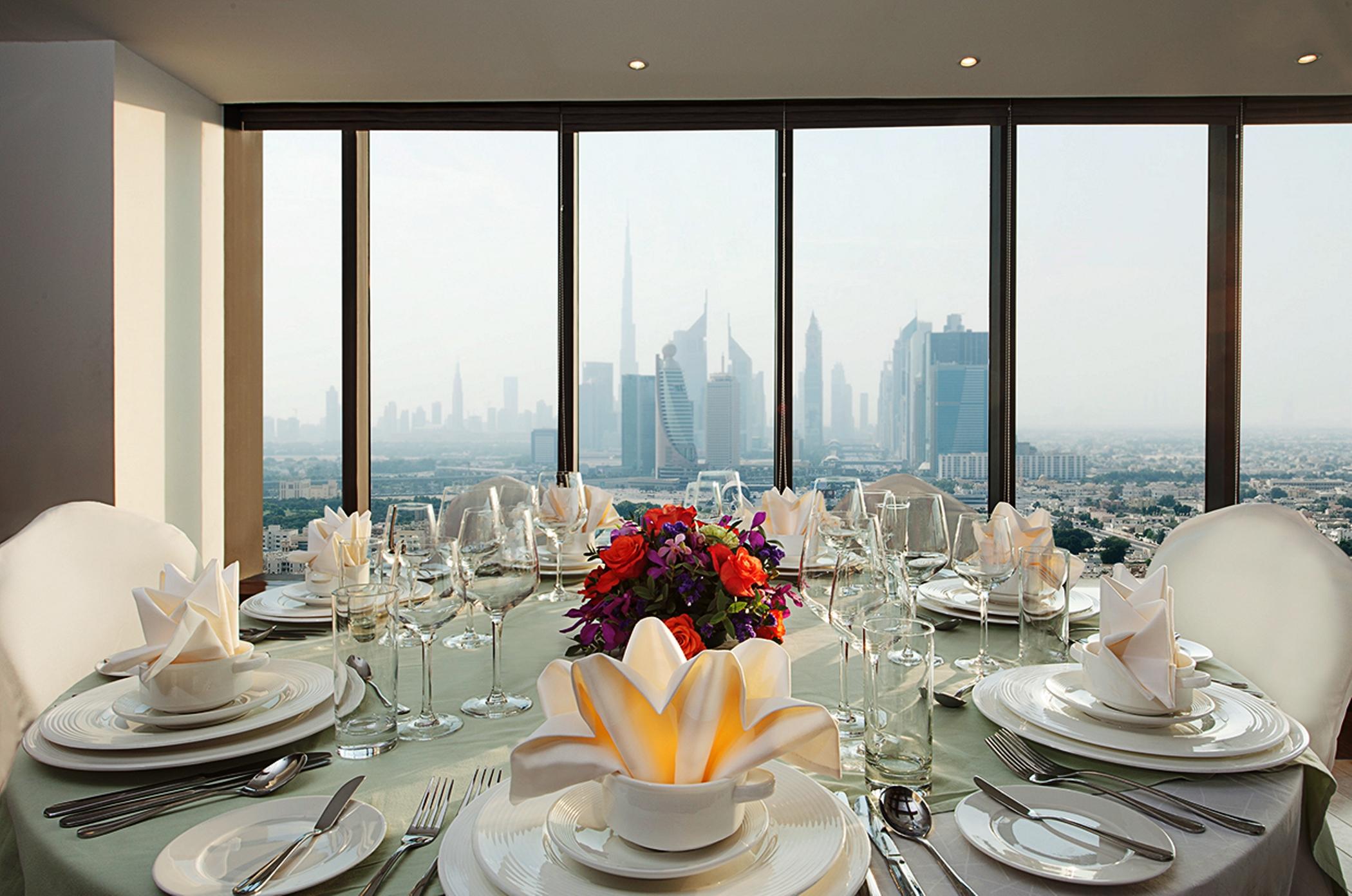 Park Regis Kris Kin Hotel Dubai Exterior foto A table set for a formal dinner