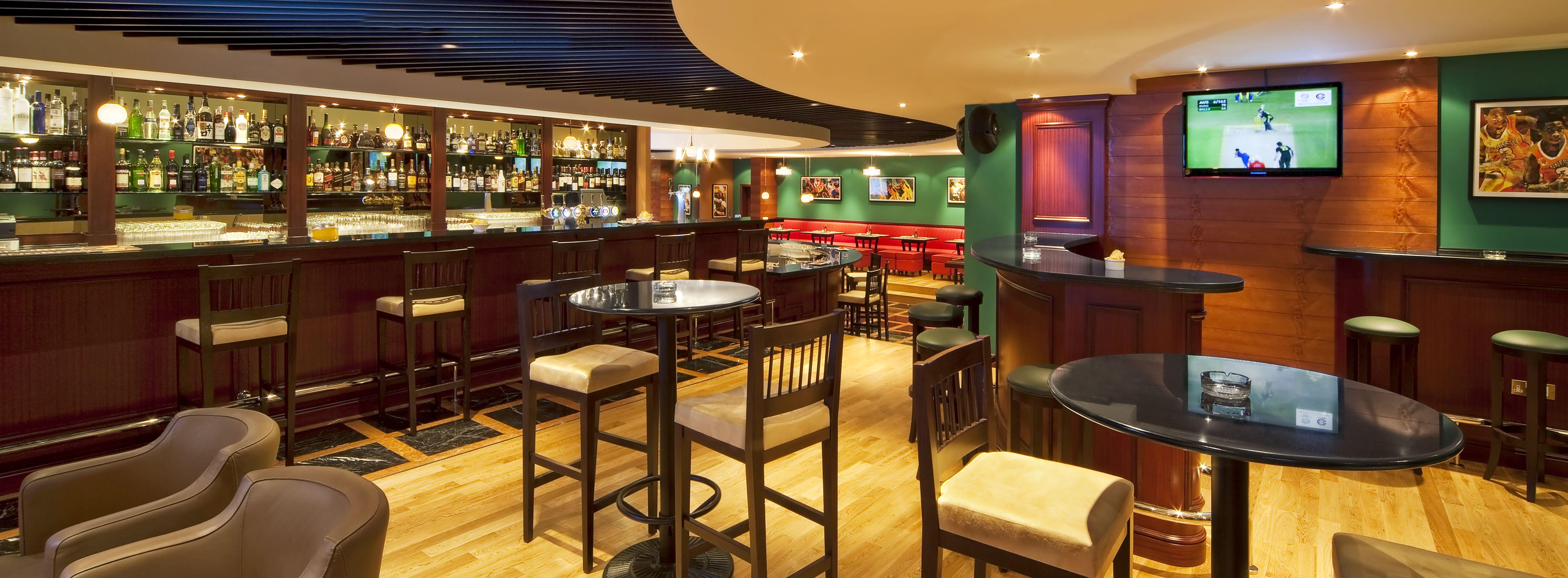 Park Regis Kris Kin Hotel Dubai Exterior foto The bar at the hotel